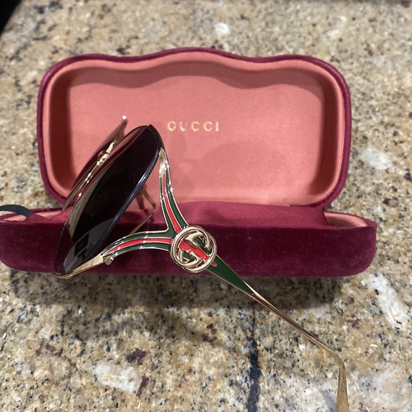Gucci Sunglasses!! - Picture 3 of 7